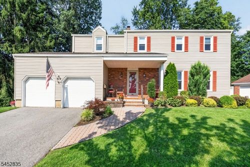 26 Coppola Ct, Clifton, NJ, 07013-1543 | Card Image