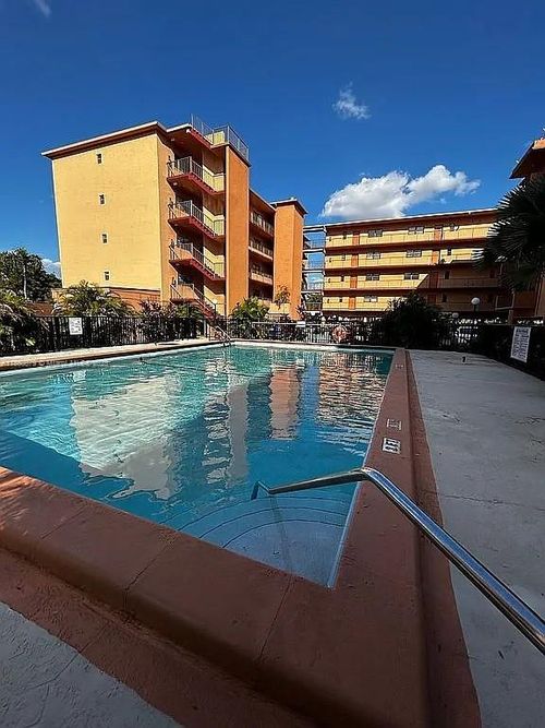 105-1800 W 54th St, Hialeah, FL, 33012 | Card Image