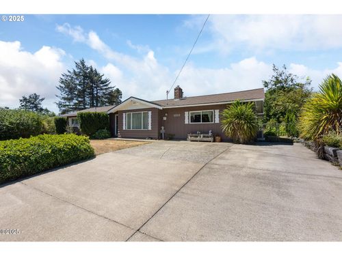 1011 Ne Benton St, Newport, OR, 97365-2931 | Card Image