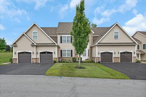 32 Beacon St, Ballston Spa, NY, 12020-3602 | Card Image