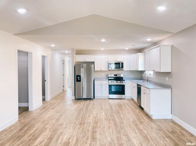 1203 E Reeves St, House other with 3 bedrooms, 2 bathrooms and null parking in Marion IL | Image 5