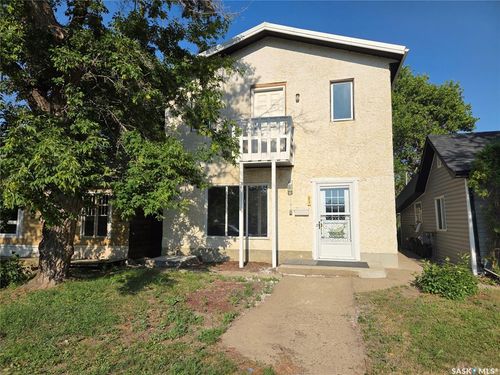 859 Cartier Ave, House with 6 bedrooms, 2 bathrooms and null parking in Moose Jaw SK | Card Image