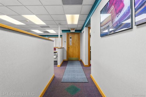 8000 Park Pl, Brighton, MI, 48116-8522 | Card Image