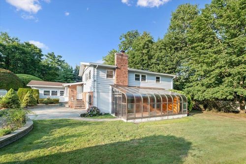 246 Fort Hill Rd, Scarsdale, NY, 10583-3220 | Card Image