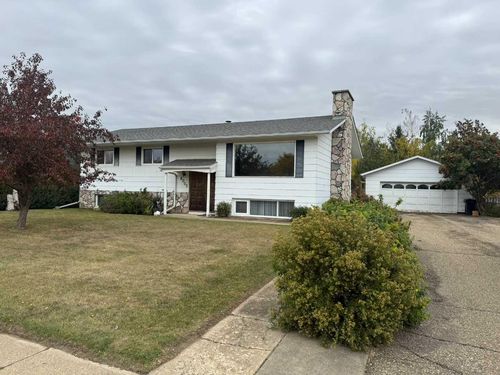 8005 94 St, Peace River, AB, T8S1E8 | Card Image