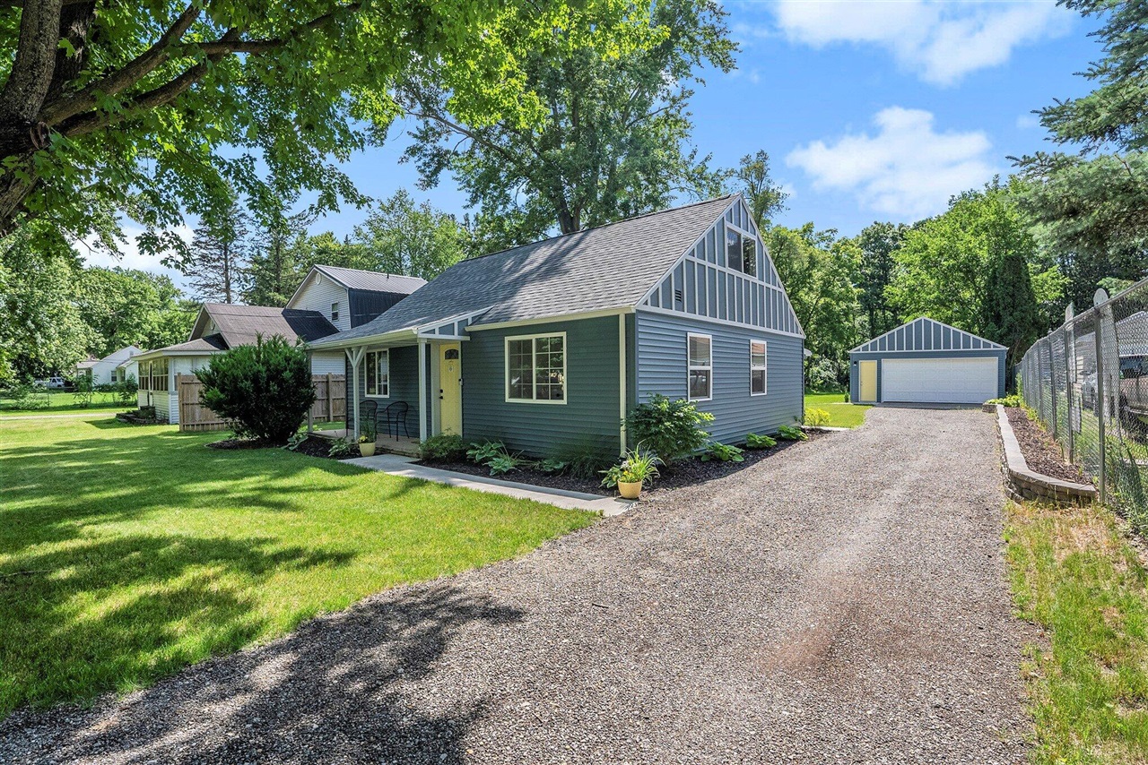 Hackett St, Jackson, MI 49202