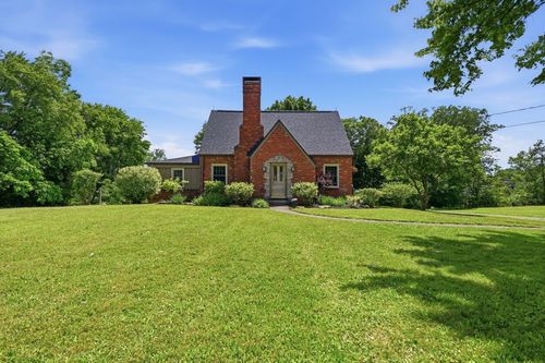 215 Twin Oaks Dr, Wexford, PA, 15090-8635 | Card Image