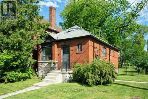 34 Gloucester Grove, York, ON, M6C2A1 | Card Image
