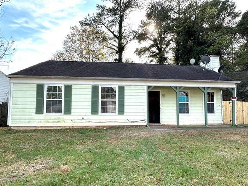 4561 Garden Hills Dr, Stone Mountain, GA, 30083-4582 | Card Image