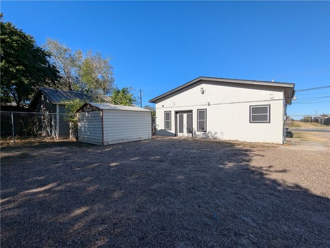 410 E Willis St, House other with 2 bedrooms, 1 bathrooms and null parking in Odem TX | Image 31