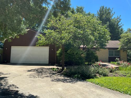 2209 Grange Cir, Urbana, IL, 61801-6607 | Card Image