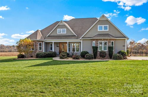 5828 Jordan Gate Dr, East Bend, NC, 27018-8856 | Card Image