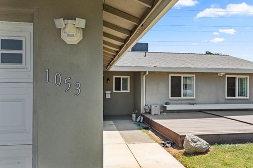 1053 Westward Way, Sacramento, CA, 95833 | Card Image