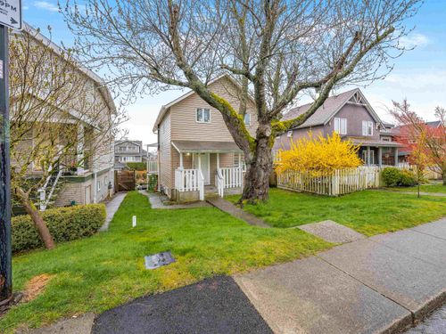 227 W 5th St, North Vancouver, BC, V7M1J9 | Card Image