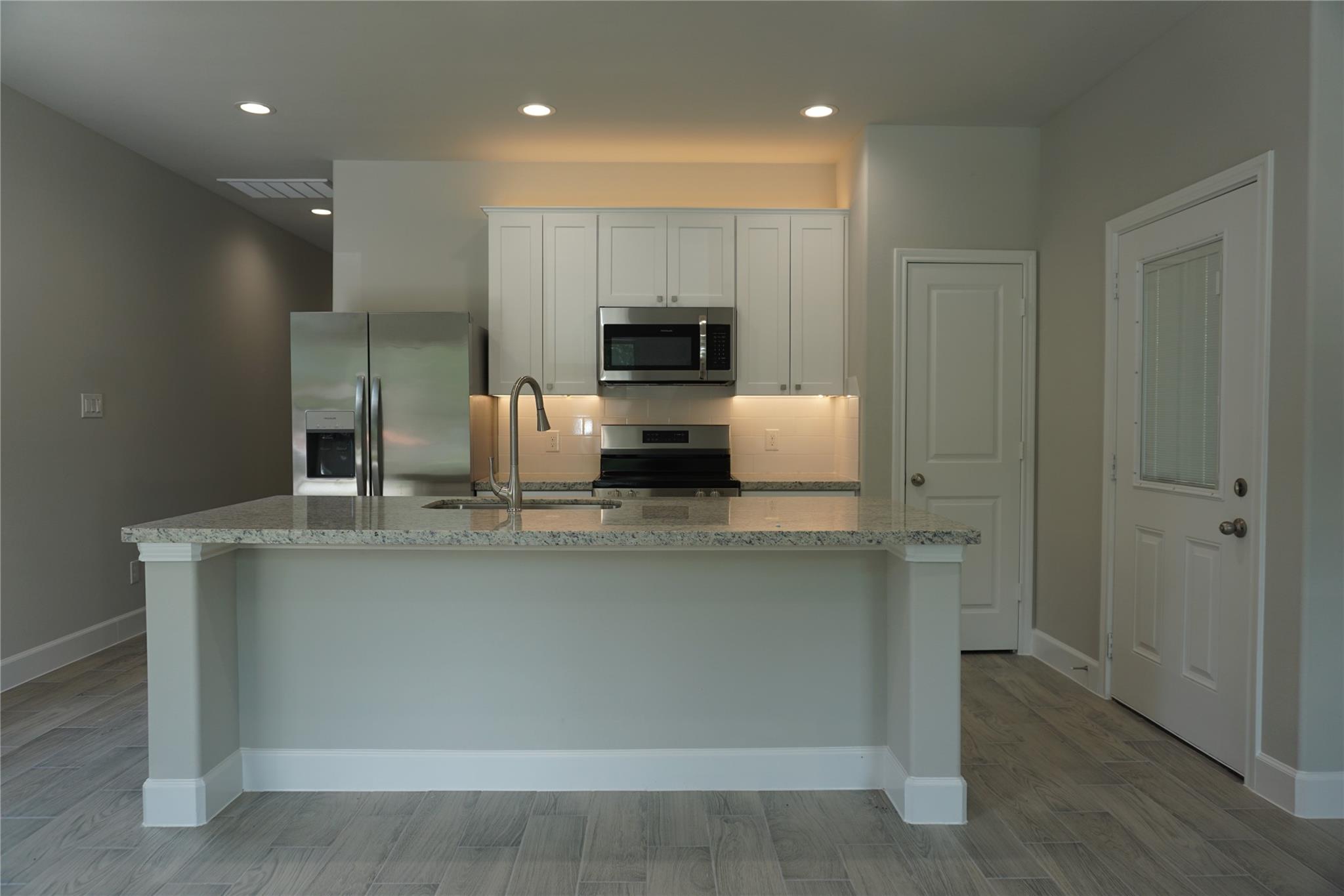 Residential Lease in Willis 4