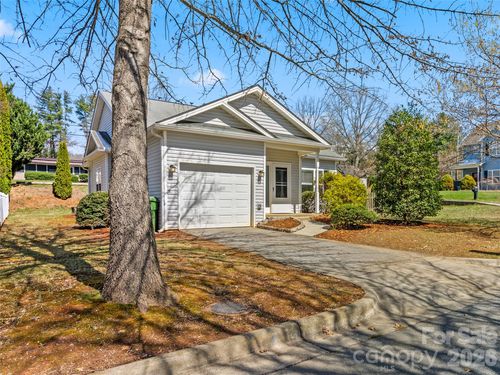 15 Scottish Cir, Asheville, NC, 28803-1925 | Card Image
