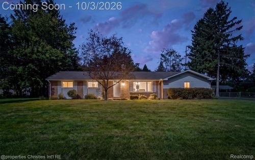 1311 Winchcombe Dr, Bloomfield Hills, MI, 48304-1270 | Card Image