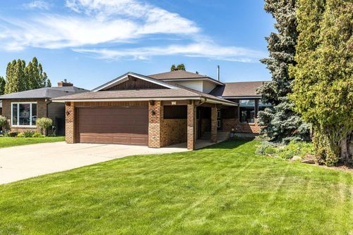 16 East Glen Crescent Se, Medicine Hat, AB, T1B2Y6 | Card Image