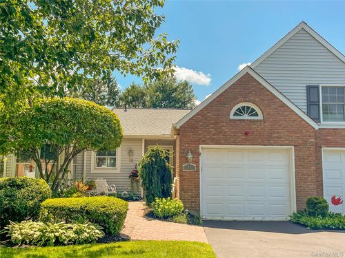 18 Chippendale Dr, Mount Sinai, NY, 11766-2604 | Card Image
