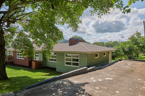 228 Washington Ave, Newport, TN, 37821-4000 | Card Image