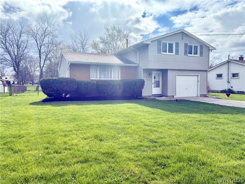 467 Central Ave, Lancaster, NY, 14086-1233 | Card Image