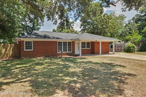 20 Woodglen Dr, Gulfport, MS, 39507-1928 | Card Image