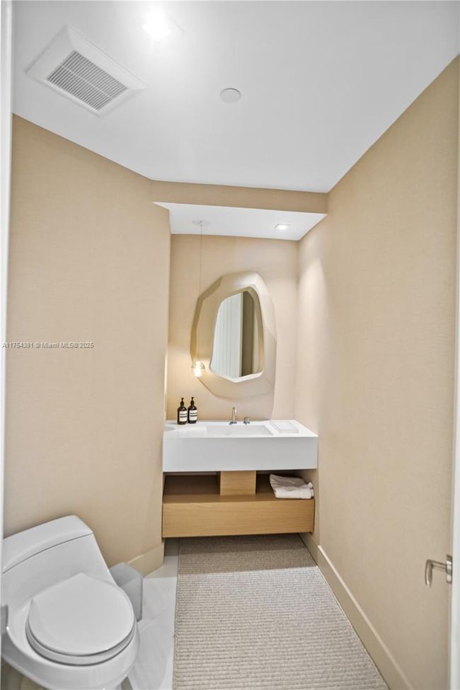 APT-3202 - 16051 Collins Ave, Condo with 2 bedrooms, 3 bathrooms and null parking in Sunny Isles Beach FL | Image 28