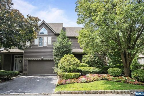 22 Pamrapo Ct W, Glen Rock, NJ, 07452-2846 | Card Image