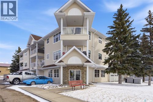 100 5th Ave, Regina Beach, SK, S0G | Card Image