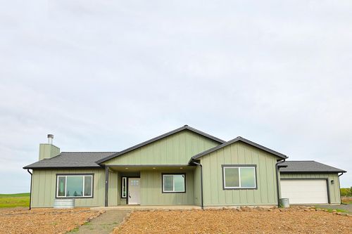 12213 S Stangland Rd, Medical Lake, WA, 99022-9422 | Card Image