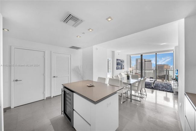 APT-3705 - 88 Sw 7 Th St, Condo with 2 bedrooms, 3 bathrooms and null parking in MIAMI FL | Image 10