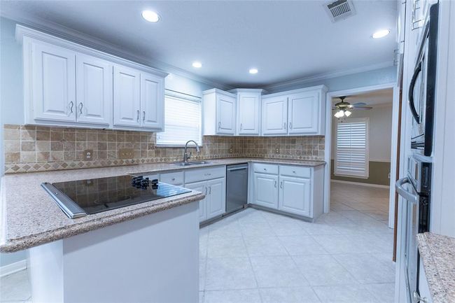 Kitchen | Image 17
