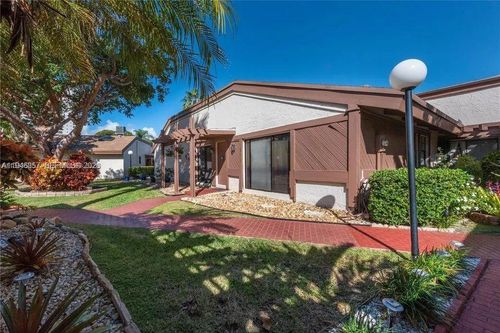 601-601 Leslie Dr, Hallandale Beach, FL, 33009-2921 | Card Image