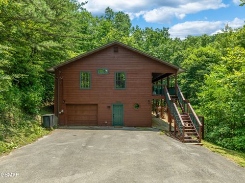 3856 Ravens Den Way, Sevierville, TN, 37862-8558 | Card Image