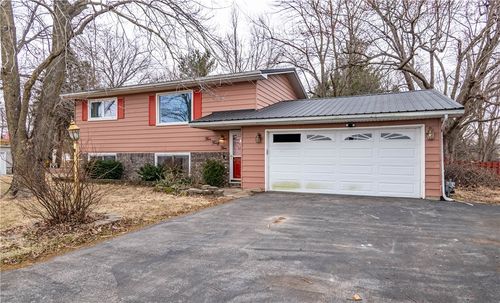 545 W Forsyth Rd, Forsyth, IL, 62535-9704 | Card Image