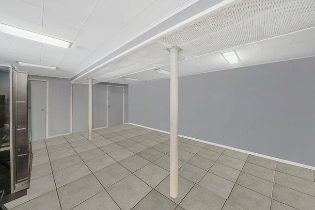 70 69 Th St, House other with 3 bedrooms, 2 bathrooms and null parking in Glendale NY | Image 25
