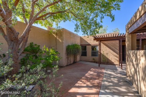 6533 N Foothills Dr, Tucson, AZ, 85718-2128 | Card Image