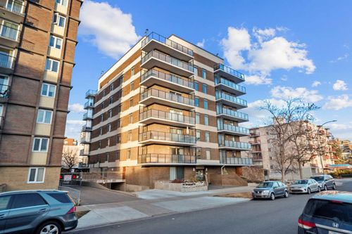 {{alt}} | Card Image