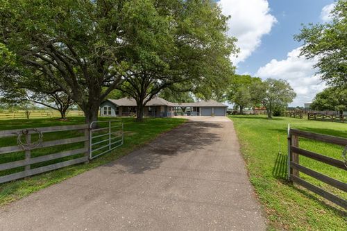 603 County Road 18, Damon, TX, 77430-8622 | Card Image