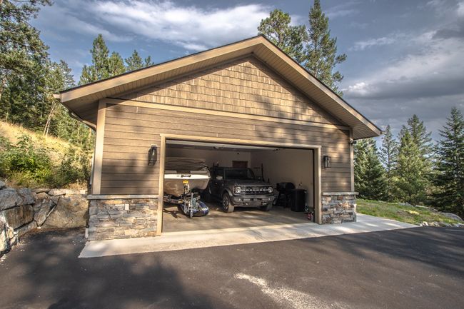 30' Heated Oversize Garage | Image 33