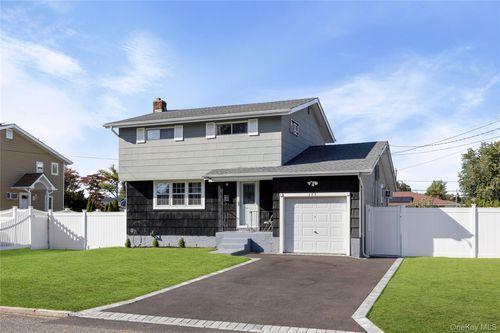 177 Sherman St, Brentwood, NY, 11717-2719 | Card Image
