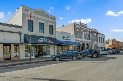 b-110 E Market St, Lockhart, TX, 78644-2747 | Card Image