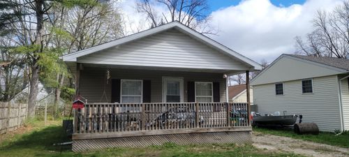 1621 Maple St, Niles, MI, 49120-3658 | Card Image