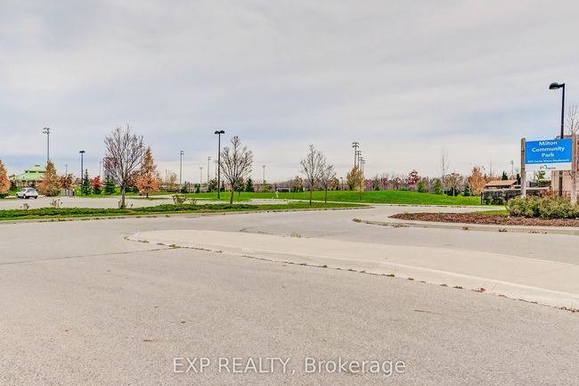 979 Nadalin Hts, House attached with 4 bedrooms, 2 bathrooms and 1 parking in Milton ON | Image 38
