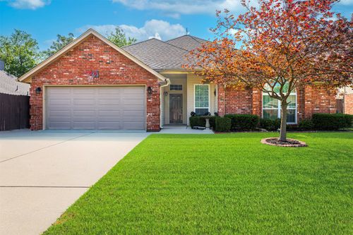 6729 Lucas Ln, North Richland Hills, TX, 76182-3953 | Card Image
