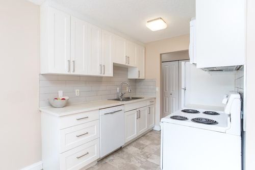 b209-1909 Salton Rd, Abbotsford, BC, V2S5B6 | Card Image