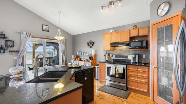 44 Bridlemeadows Common Sw, Home with 4 bedrooms, 3 bathrooms and 5 parking in Calgary AB | Image 11