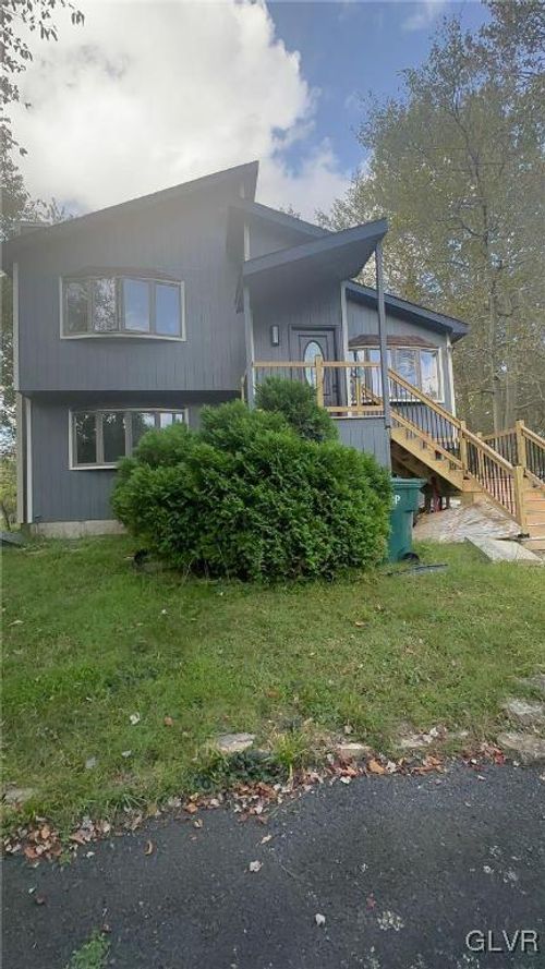 3016 Briarwood Dr, Coolbaugh Twp, PA, 18466-3022 | Card Image