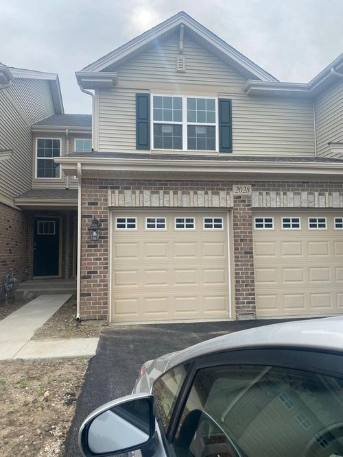 2028-2028 Canyon Creek Dr, Aurora, IL, 60503-4933 | Card Image