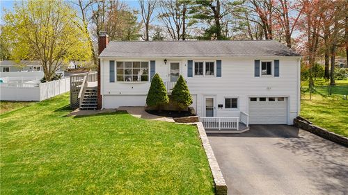 71 Evergreen Rd, North Kingstown, RI, 02852-1910 | Card Image